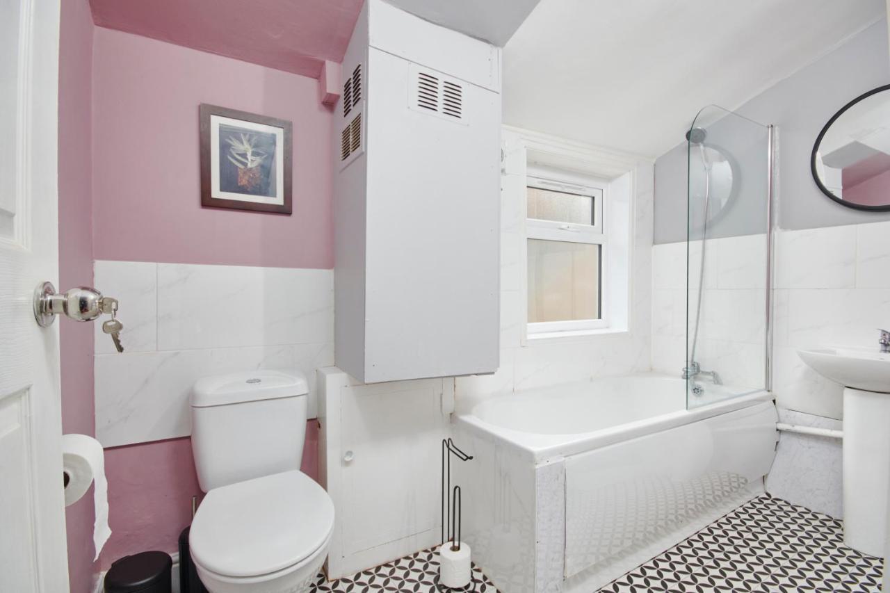 5 Bed House In Leamington Spa Perfect For Contractors With 7 Beds By Purestay - 14 Night Min! Екстер'єр фото