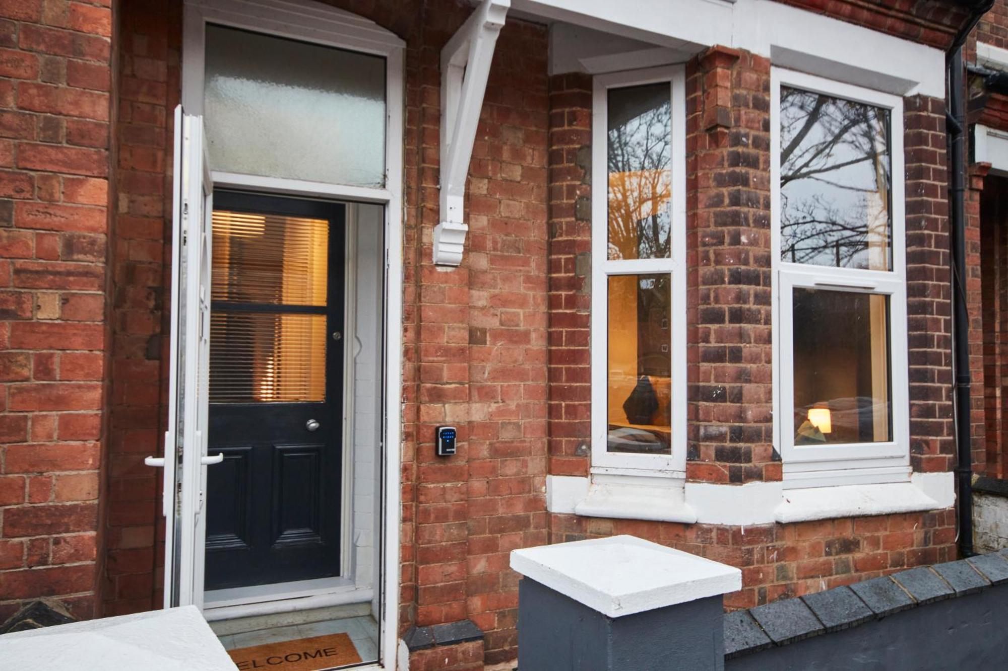 5 Bed House In Leamington Spa Perfect For Contractors With 7 Beds By Purestay - 14 Night Min! Екстер'єр фото